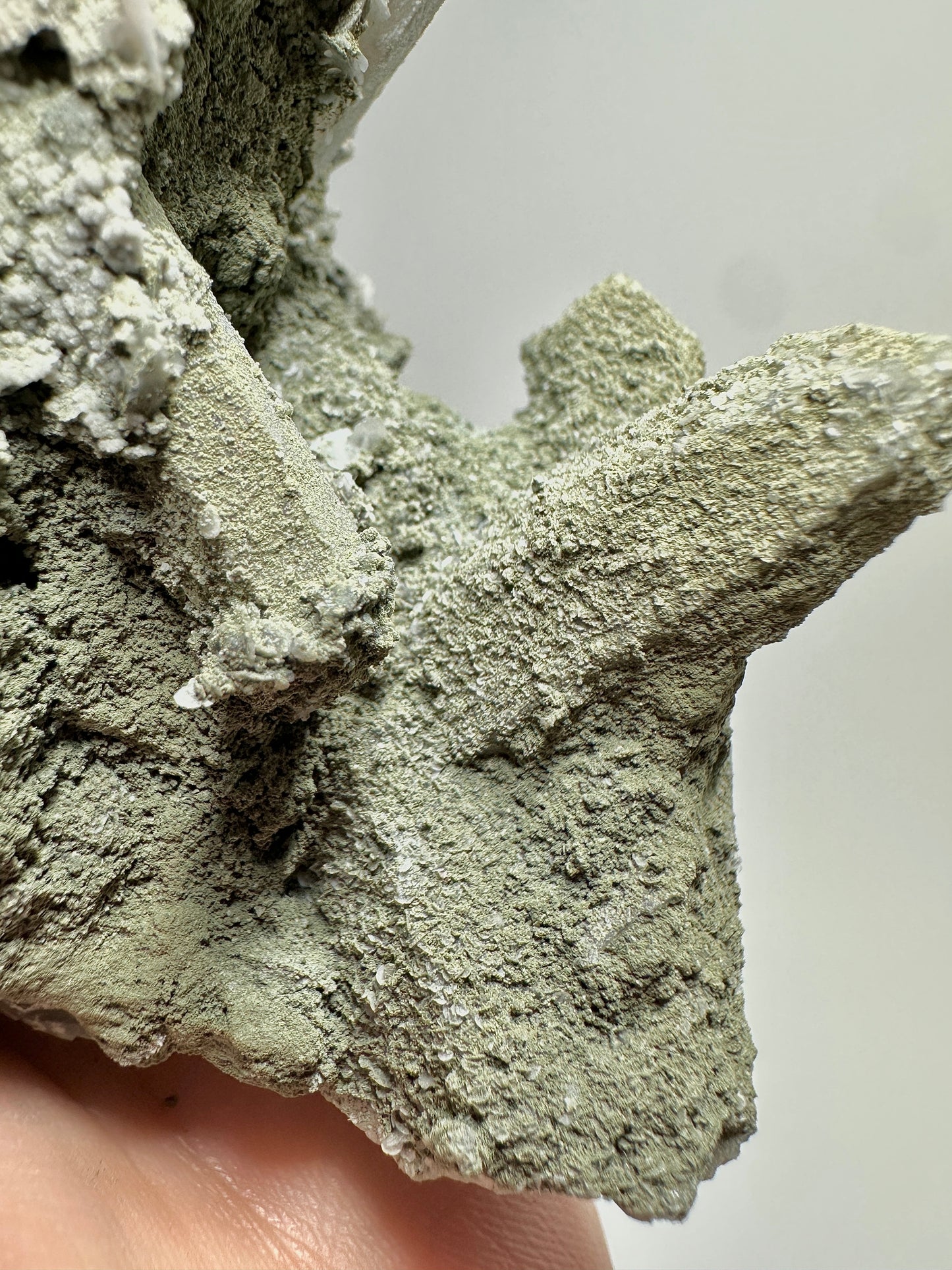 Inner Mongolia High-Temperature Quartz Cluster with Calcite & Chlorite｜Rare Chinese Mineral Specimen