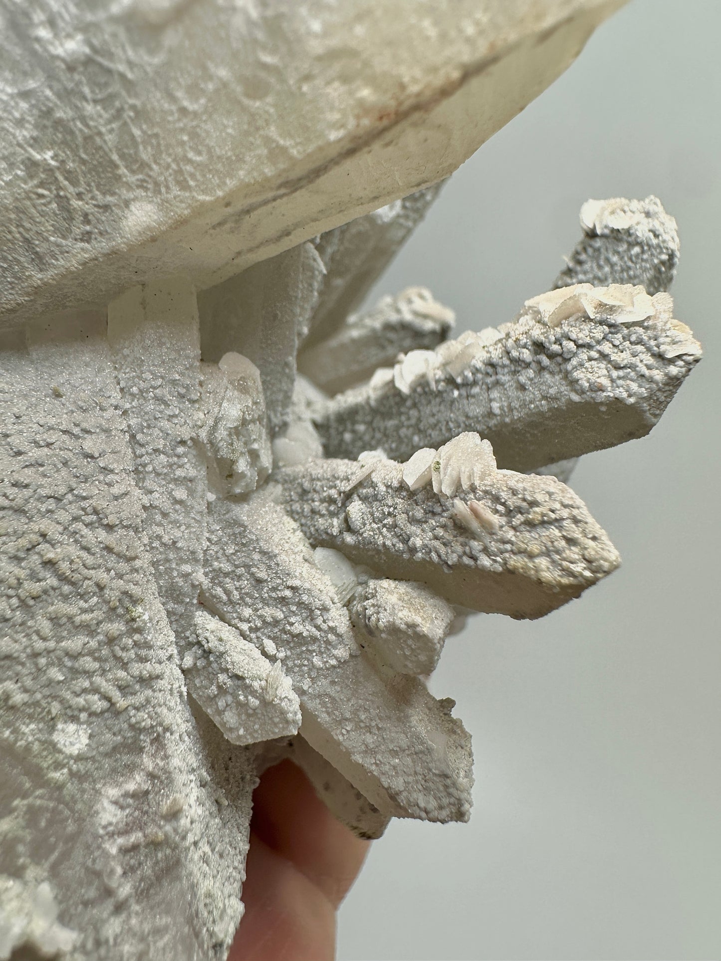 Inner Mongolia High-Temperature Quartz Cluster with Calcite & Chlorite｜Rare Chinese Mineral Specimen